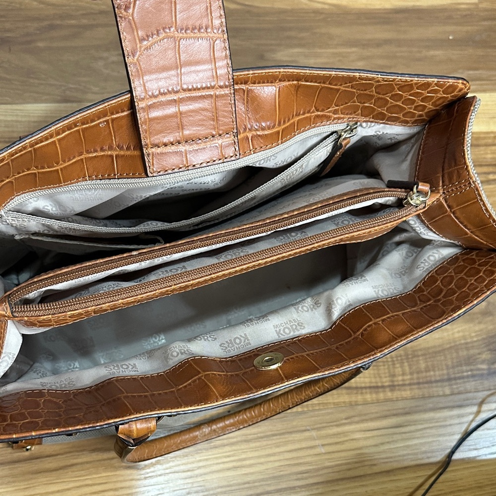 Michael Kors Brown Leather Shoulder Bag - Picture 7 of 8
